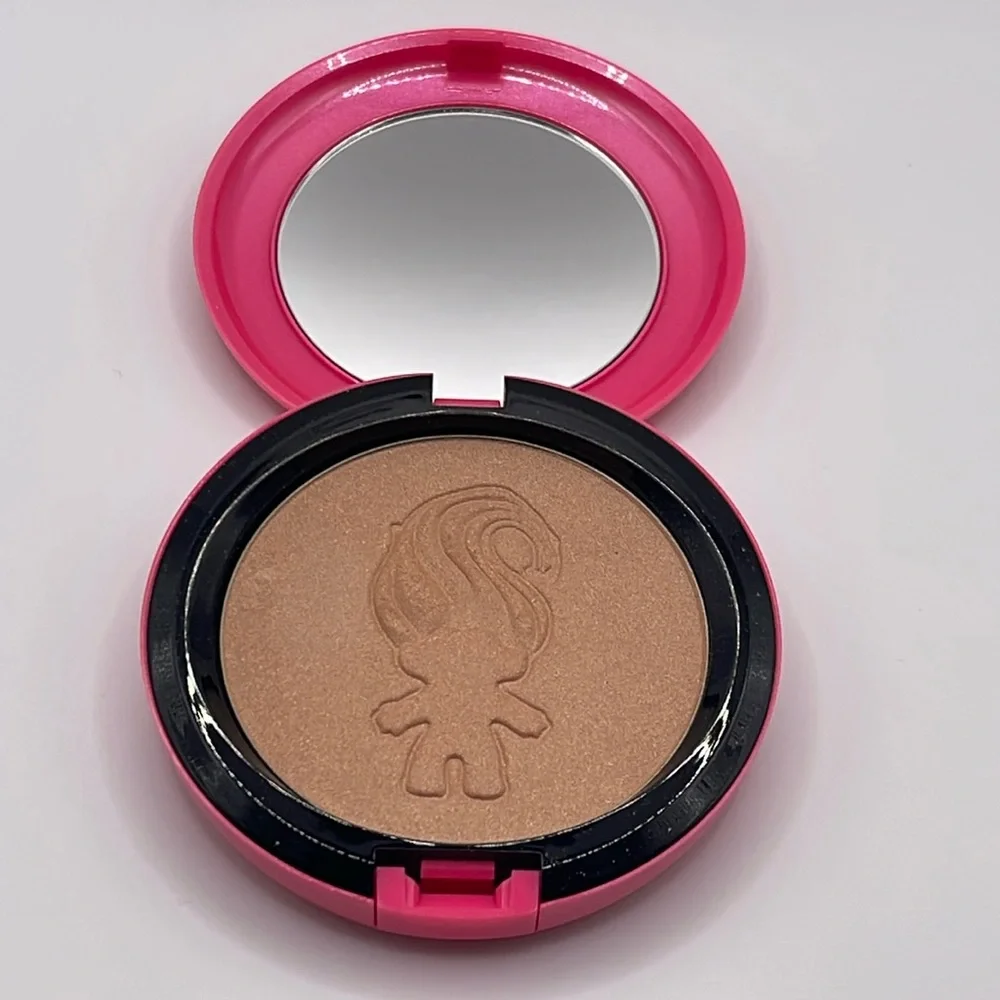 MAC Cosmetics Good‎ Luck Trolls Glow Rida Beauty Powder Highlighter